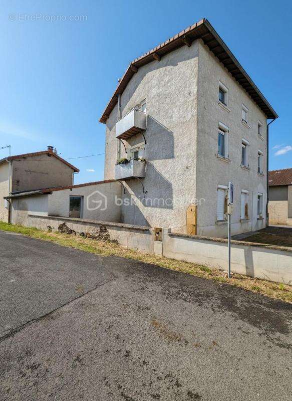 Appartement à COMMELLE-VERNAY