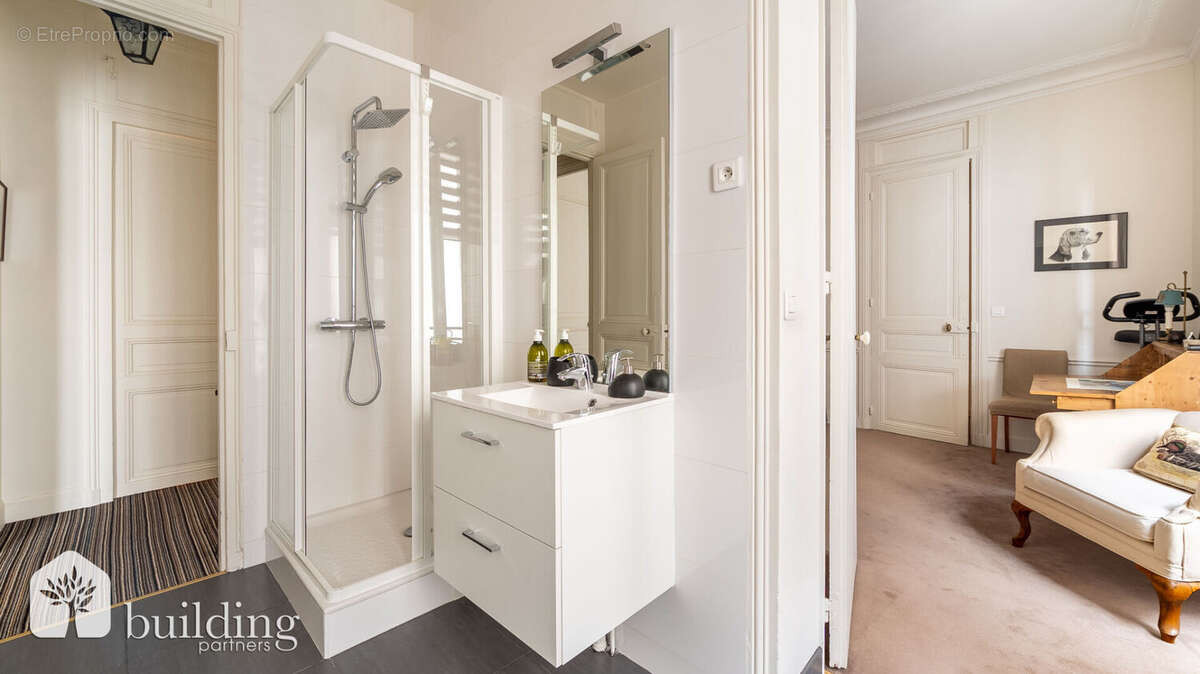 Appartement à PARIS-17E