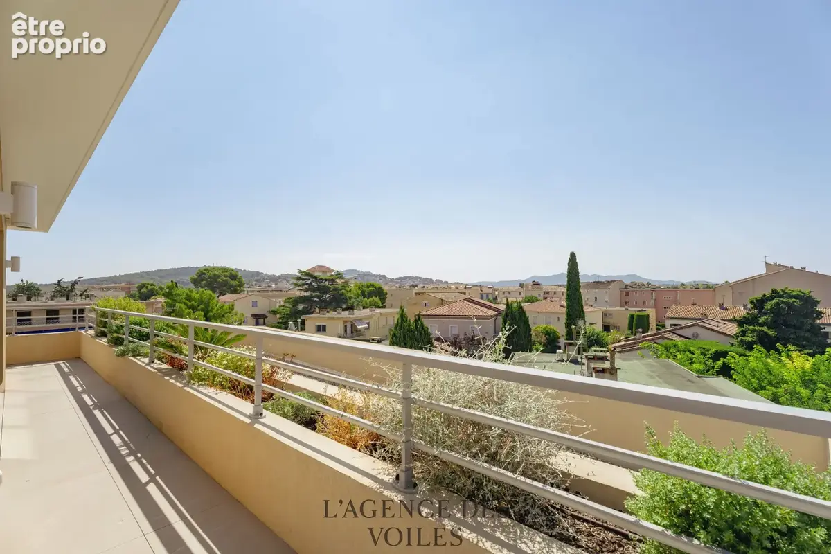 Grand appartement T3 au dernier étage à Sanary-sur-Mer - photo 6