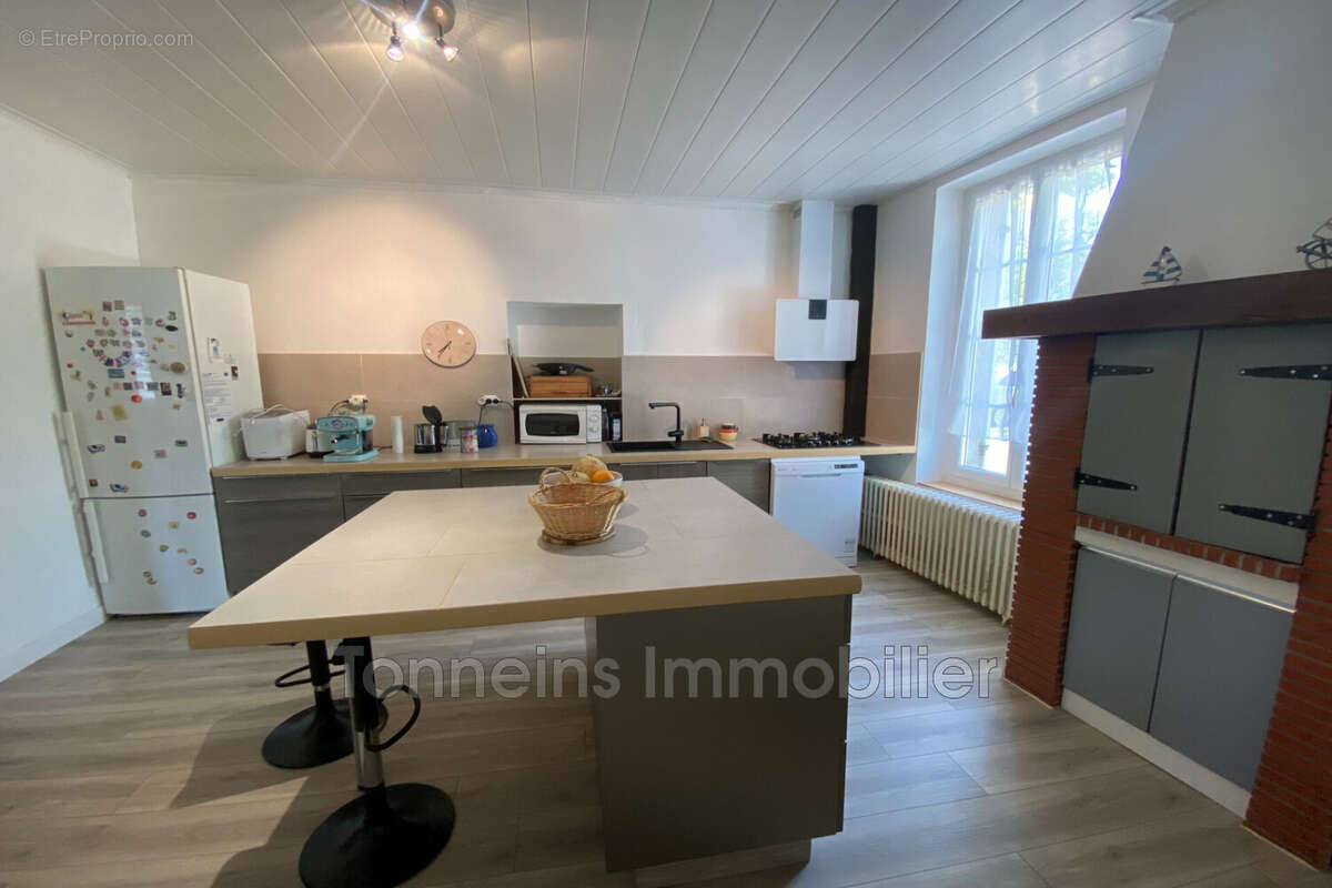Maison 260 m² à Lagruere  - photo 3