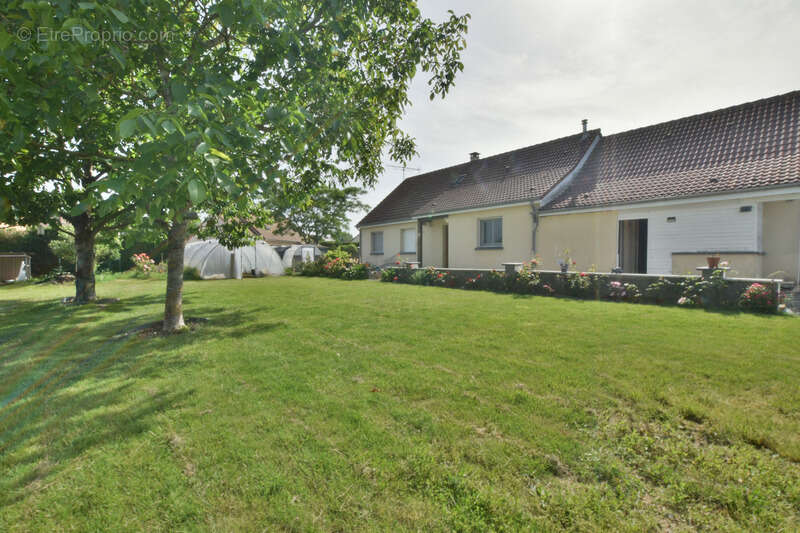 Maison à LA CHAPELLE-D'ALIGNE