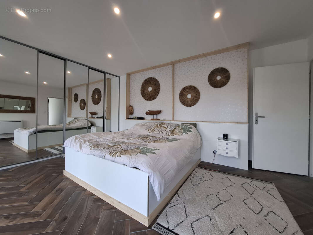 Maison à SAINT-GEORGES-DES-COTEAUX