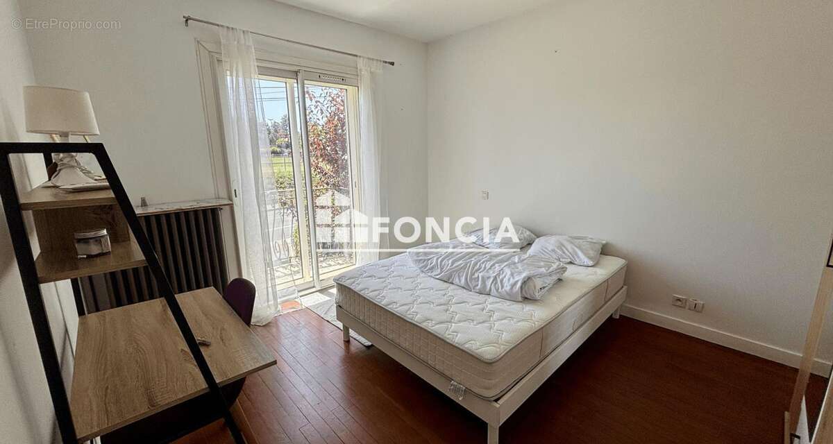 GIBAUDERIE Investissement locatif, maison de 6 chambres louées 450 euros chaque, rapport possible de 32400e annuel - photo 2
