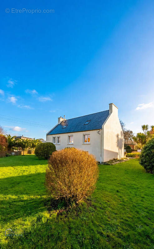 Maison à LE RELECQ-KERHUON