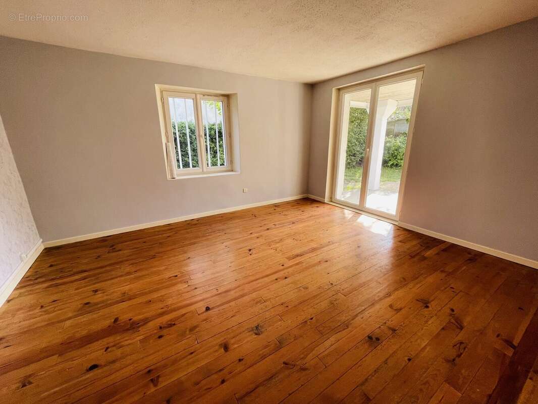 Maison 130 m² à Romans-Sur-Isere  - photo 3
