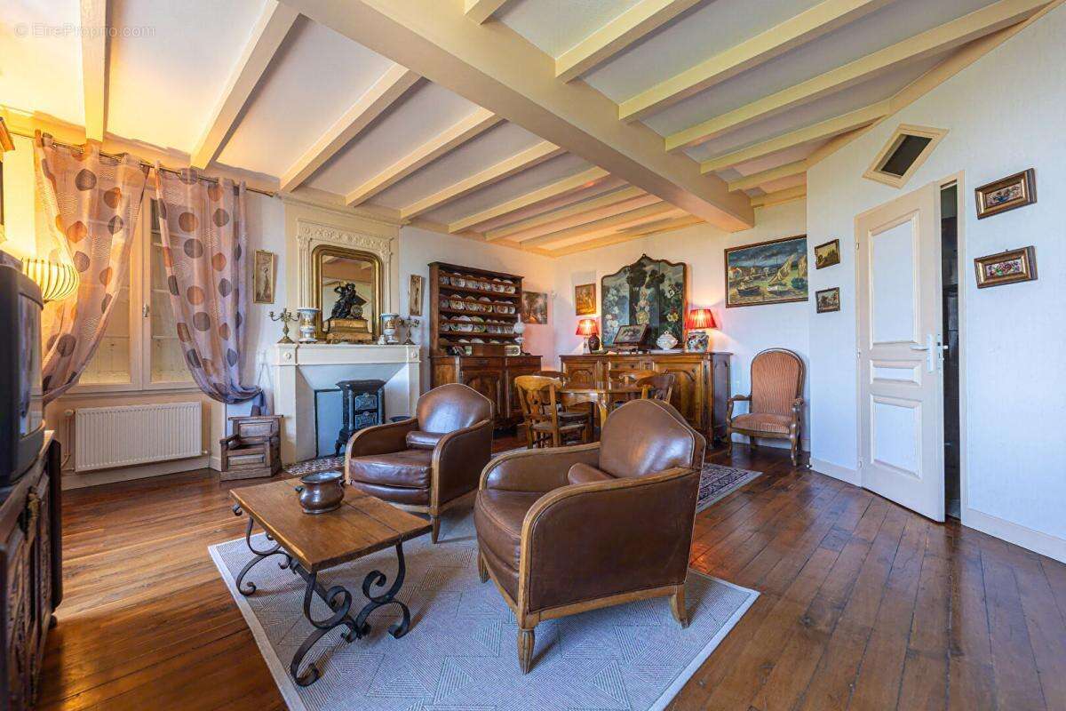 Maison à JARNAC-CHAMPAGNE