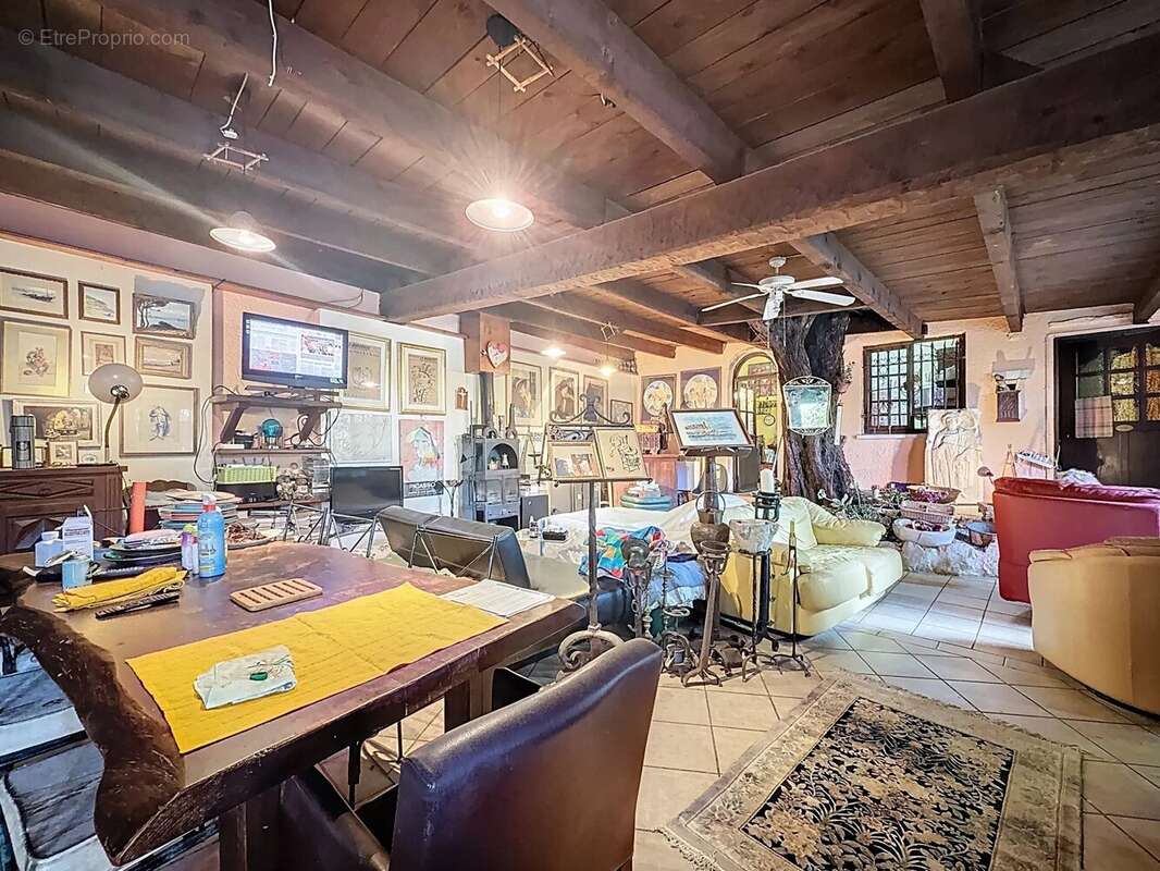 Appartement à SAINT-LAURENT-DU-VAR