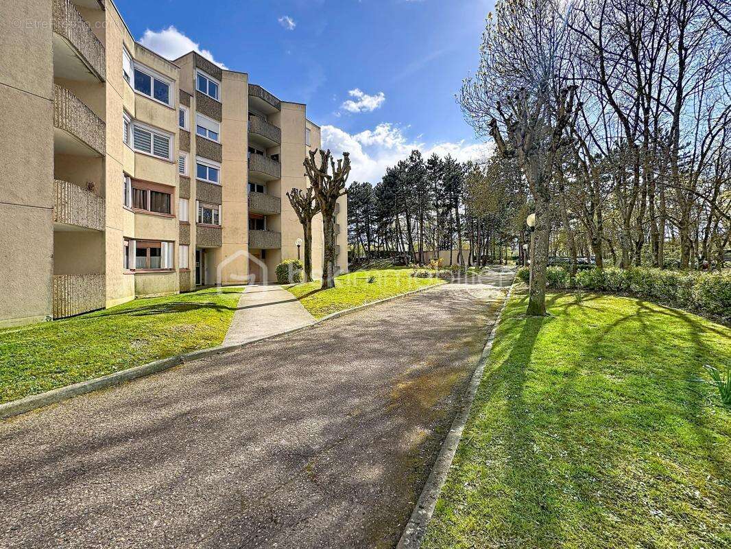 Appartement à MONTIGNY-LE-BRETONNEUX