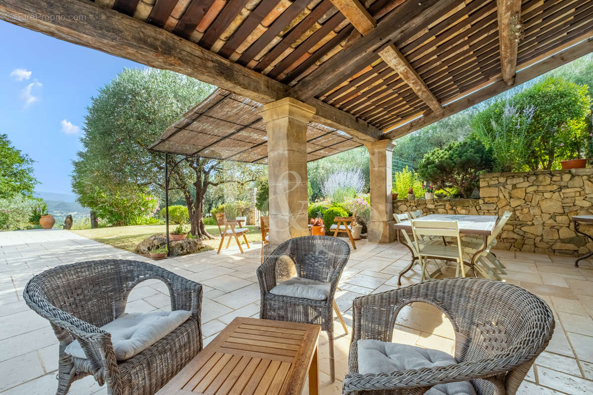 Maison à ENTRECHAUX