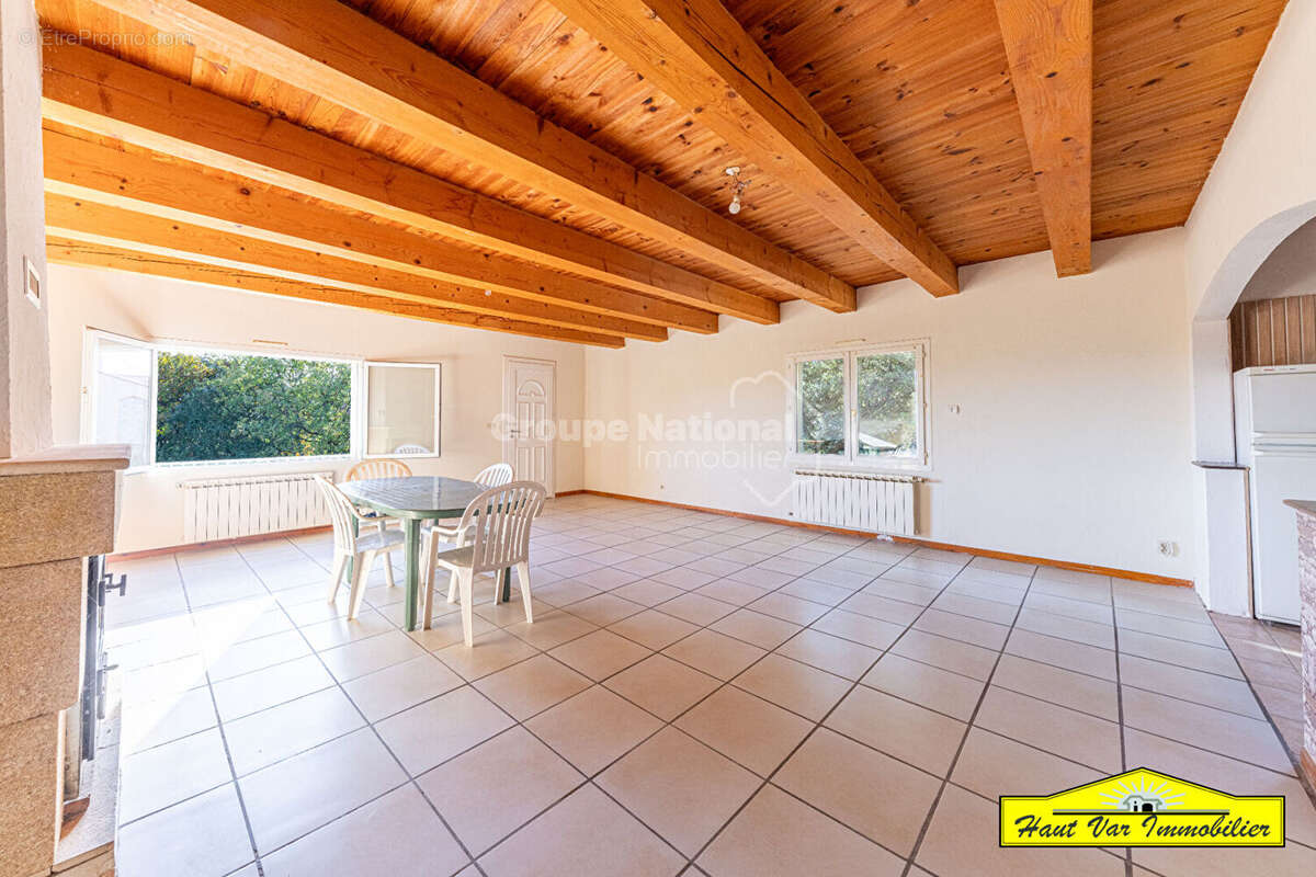Maison Ginasservis T 4 avec PISCINE GARAGE 7 423m² de terrain - photo 6