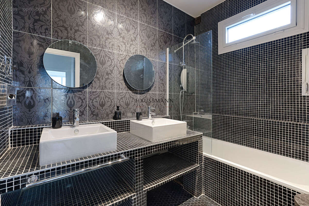 Appartement à NEUILLY-SUR-SEINE