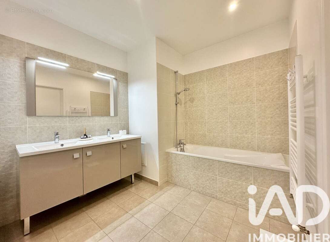 Photo 8 - Appartement à SAINTE-GENEVIEVE-DES-BOIS