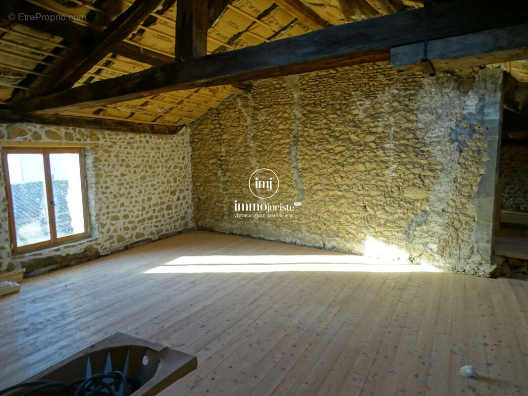 Maison 210 m² à Brigueuil  - photo 3