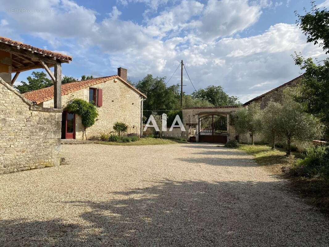 Maison à LIZANT