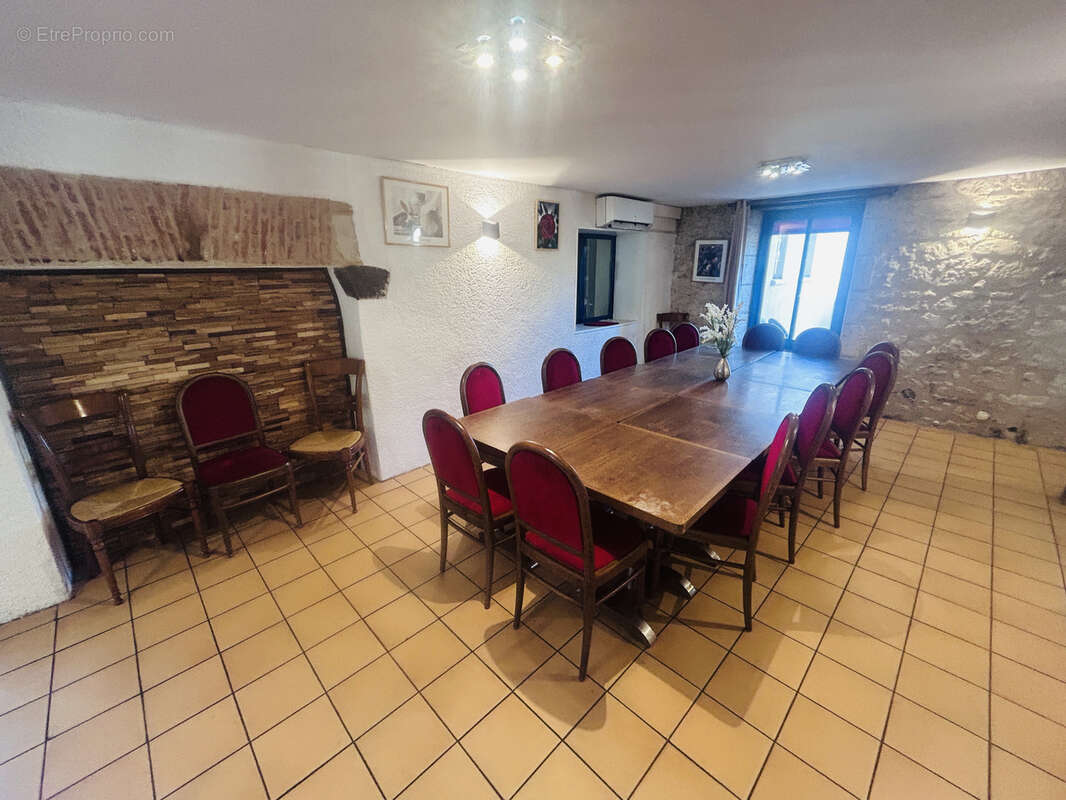 Commerce à RAZAC-SUR-L'ISLE