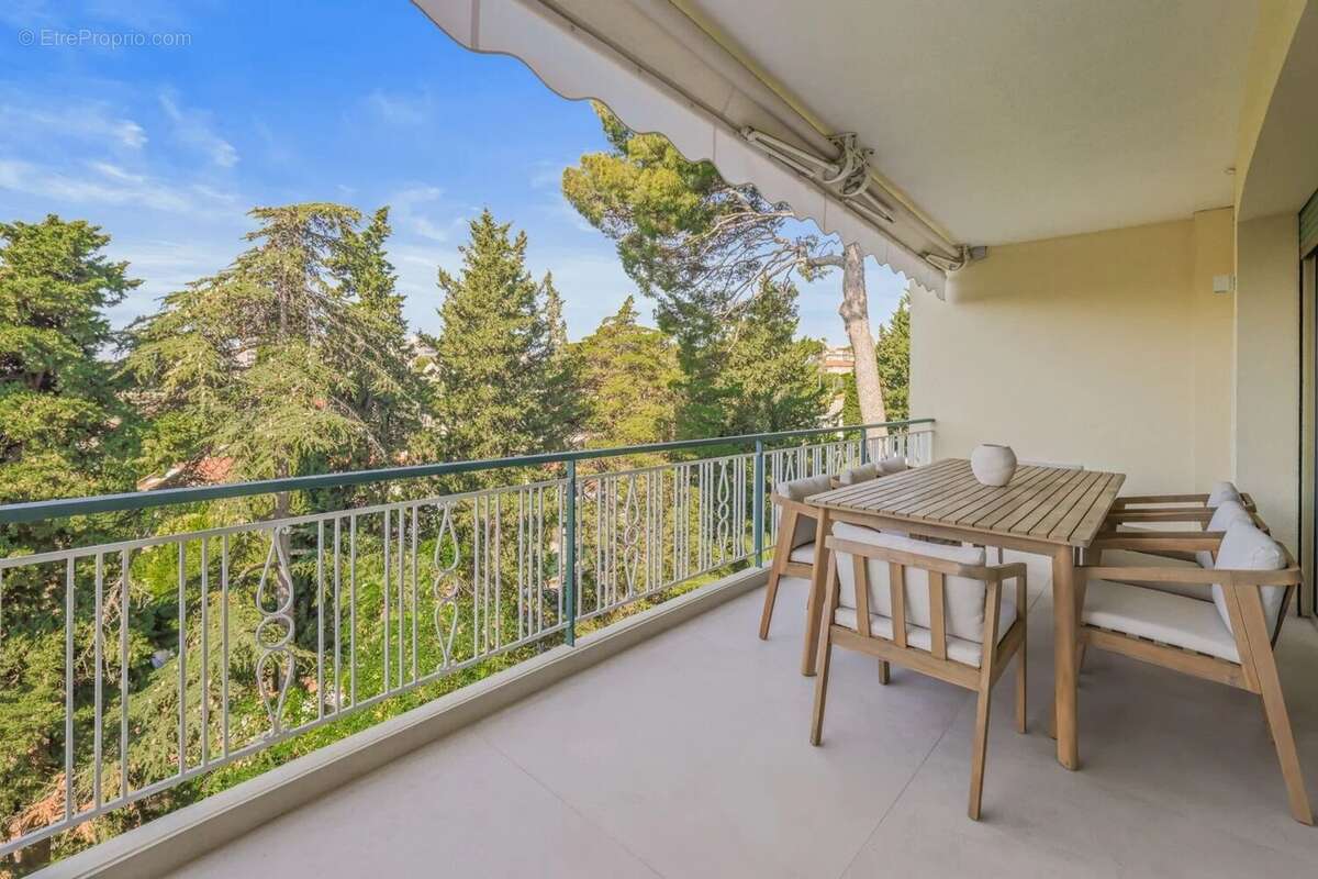 Appartement à LE CANNET