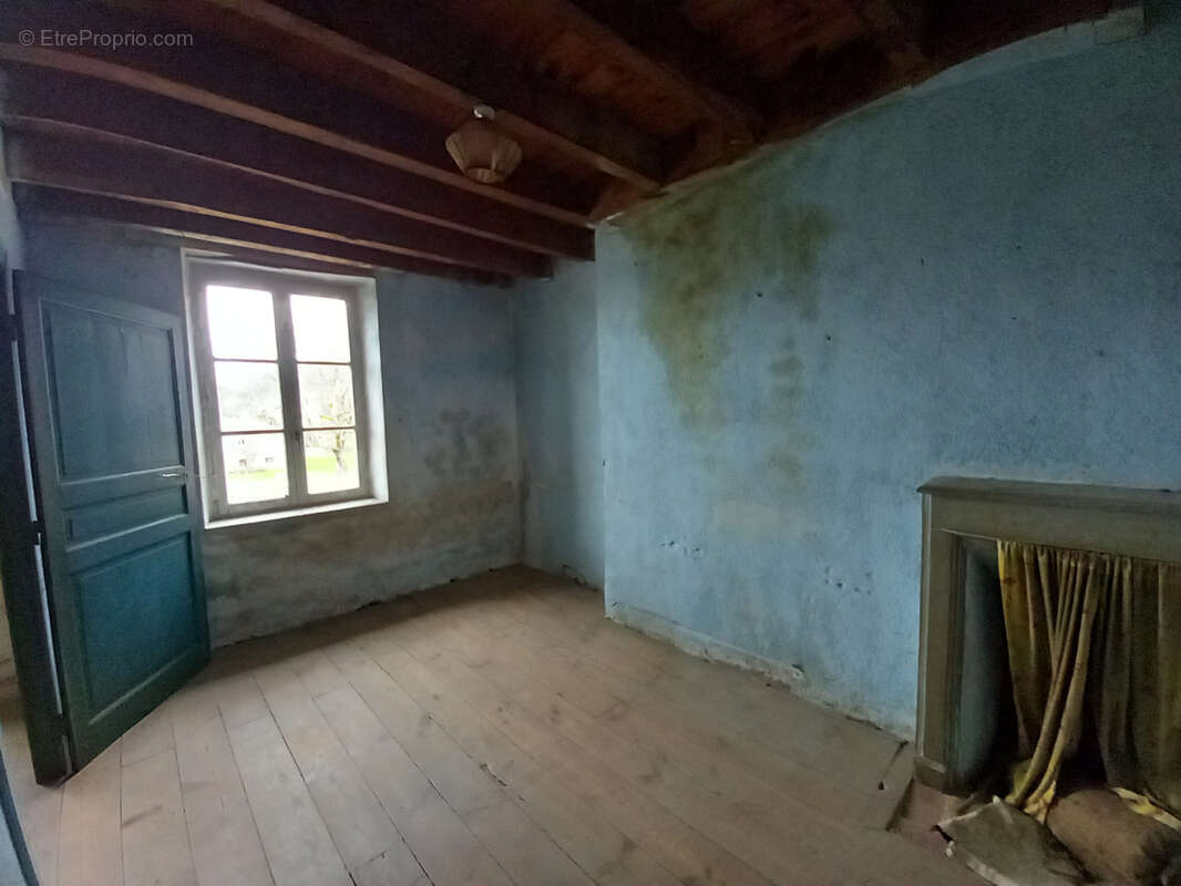 Maison à SAINT-JUNIEN-LA-BREGERE