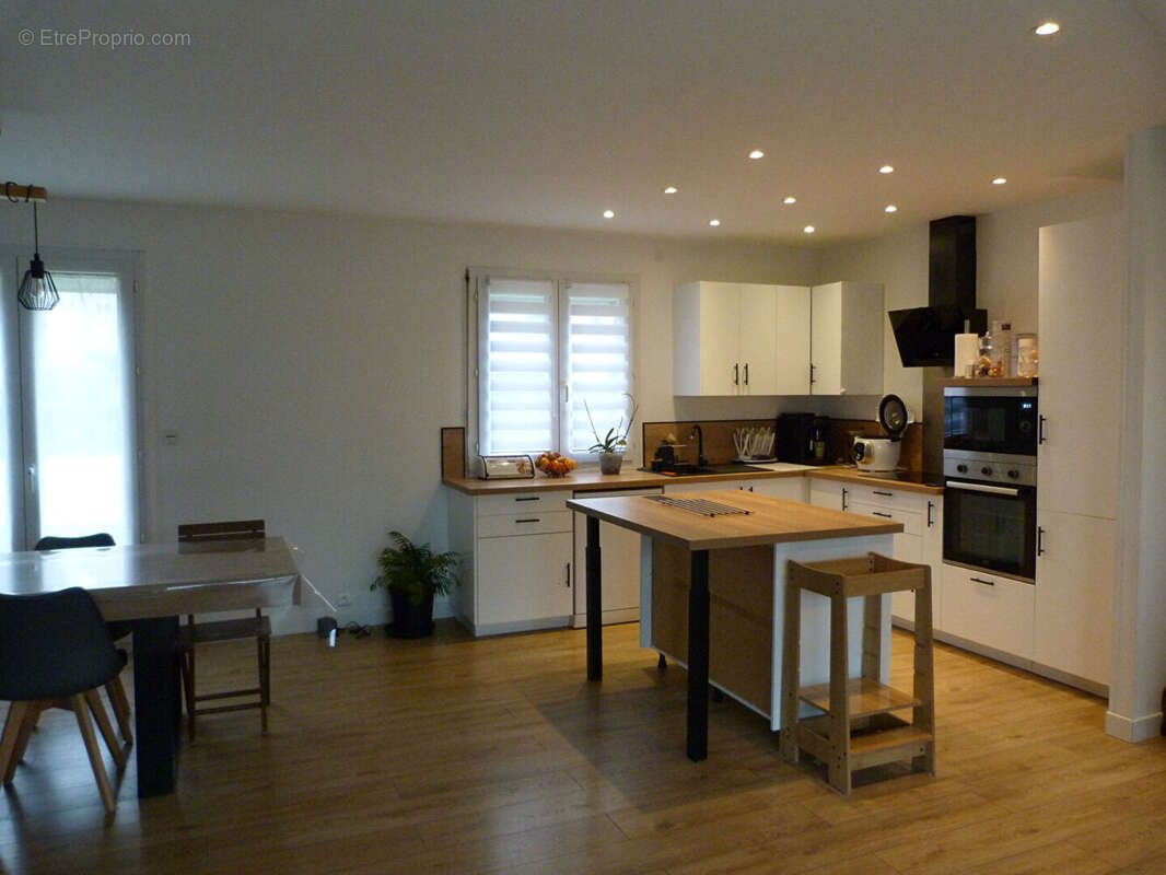 Maison à QUELAINES-SAINT-GAULT