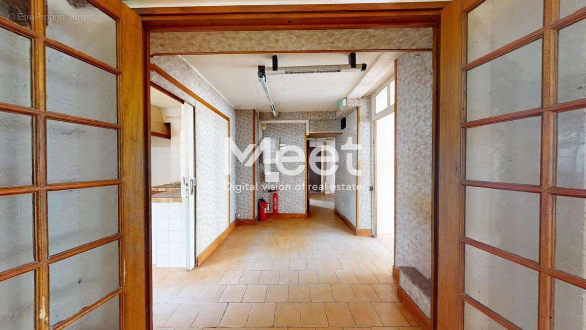 Local commercial - 7 chambres - photo 9