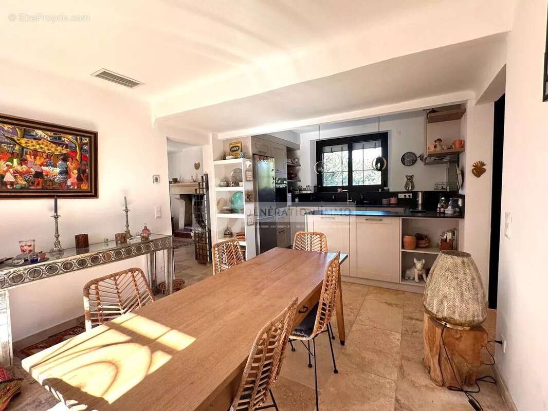 Maison à FONTVIEILLE