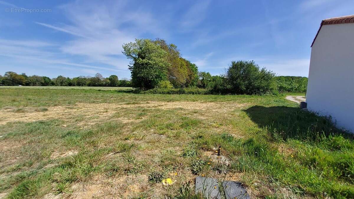 Terrain 550 m² à Mouilleron-Le-Captif  - photo 2