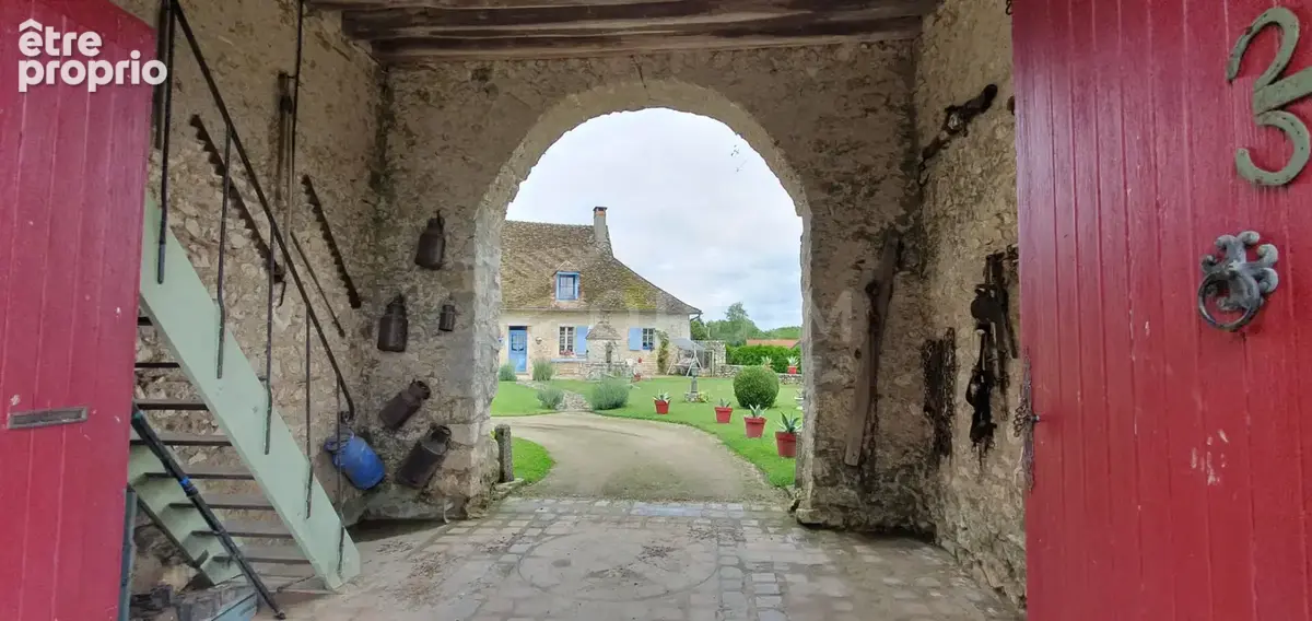 Authentique propriété en pierre avec cour intérieure, grange, colombier et vue sur le canal - photo 6