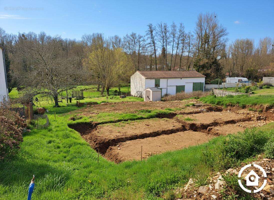 Terrain à SAINT-SAUVANT