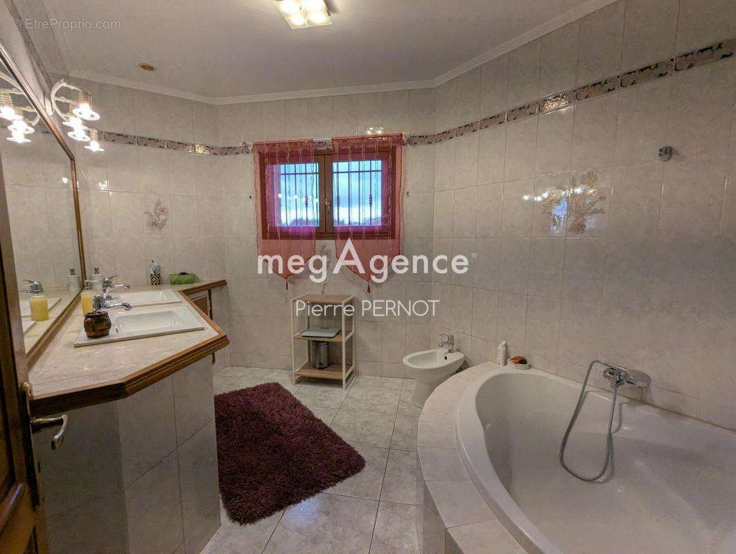 Grande villa avec espace professionnel - photo 8