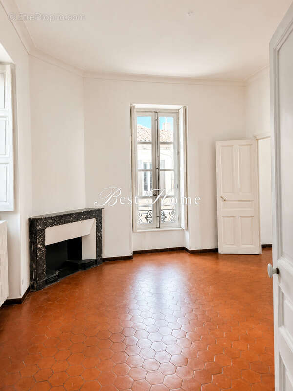 À vendre, Nîmes, proche Avenue Jean Jaurès et Jardins de La Fontaine, bel appartement de type 5 de 120m2 - photo 3