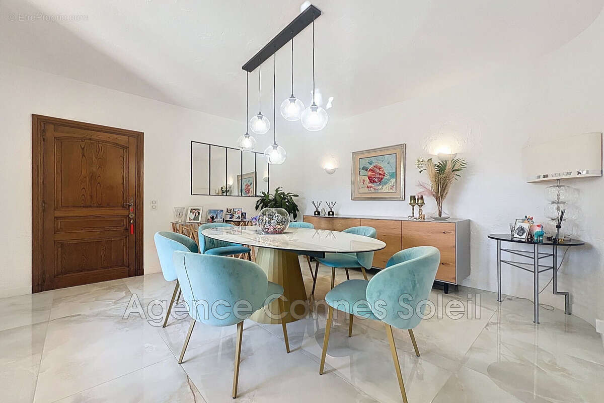 Maison à LA ROQUETTE-SUR-SIAGNE