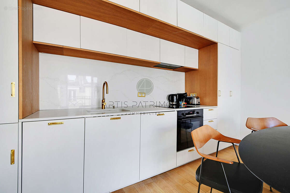 Appartement à PARIS-17E