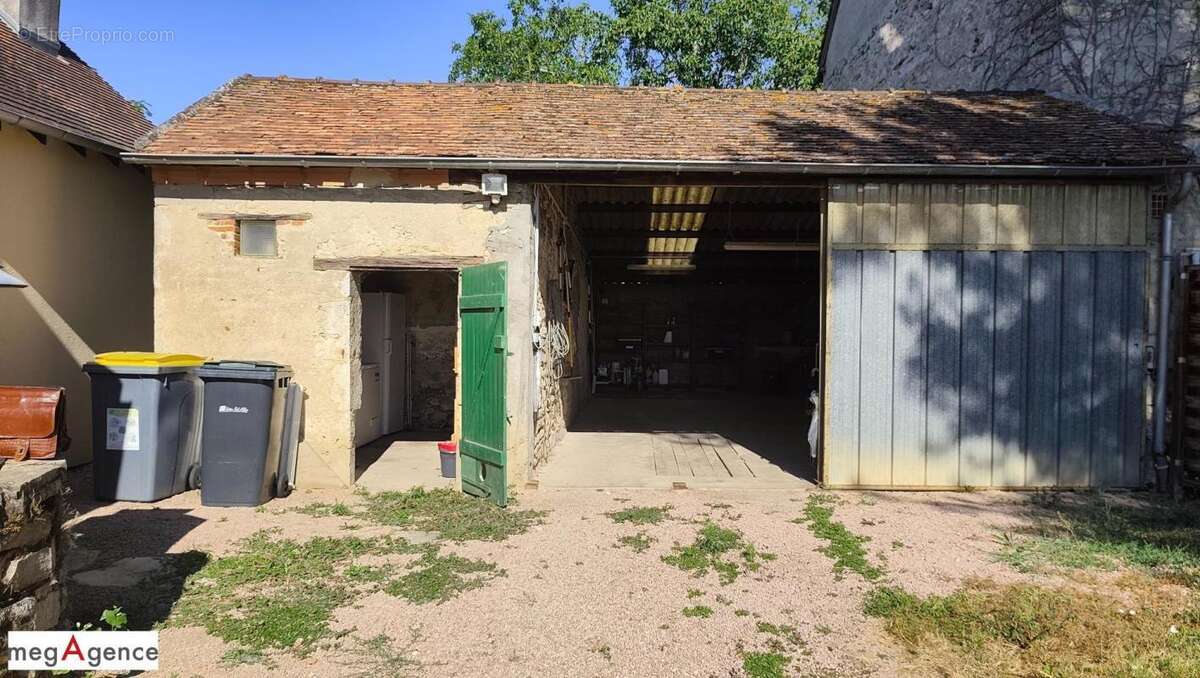 Longère rénovée 3 chambres, dépendances sur 1430 m² de parcelle - photo 7