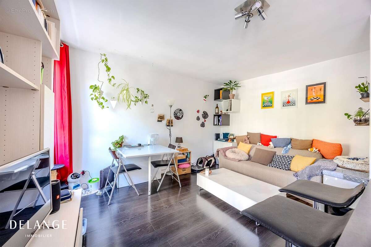 Appartement à PARIS-14E