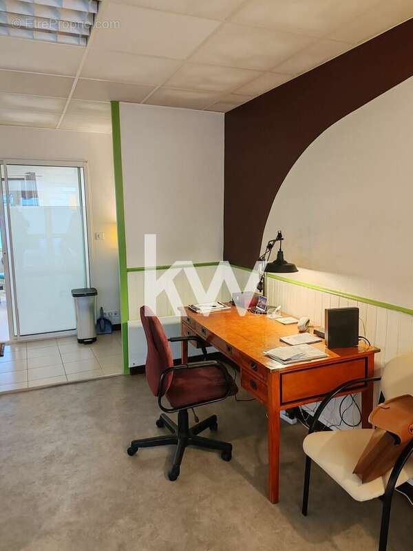 Commerce à SAINT-YRIEIX-LA-PERCHE