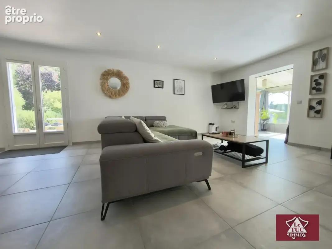 Maison de plain pied, piscine chauffée avec installations équestres - photo 9