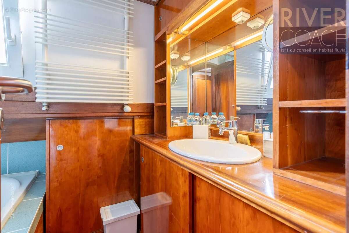 Péniche à vendre à Asnières-sur-Seine dans un port sécurisé - photo 13
