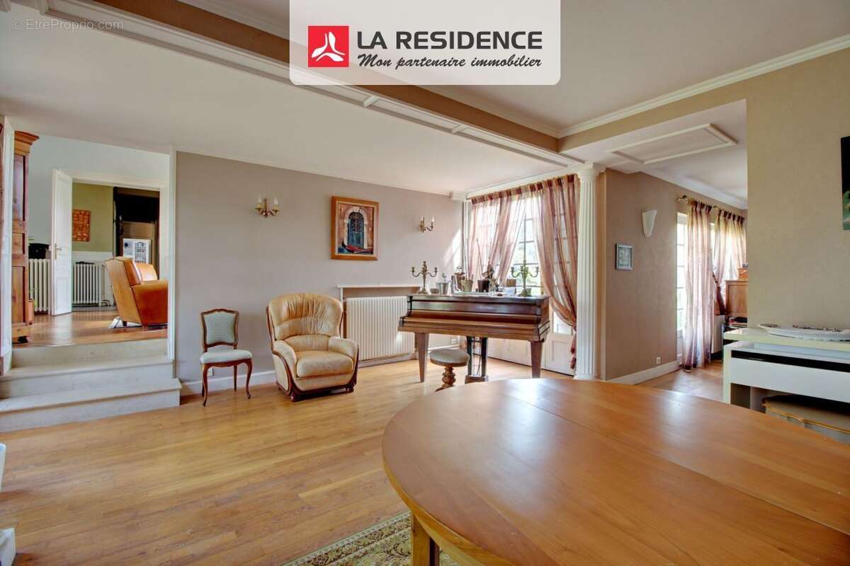 Maison à SAINT-ETIENNE-DU-ROUVRAY