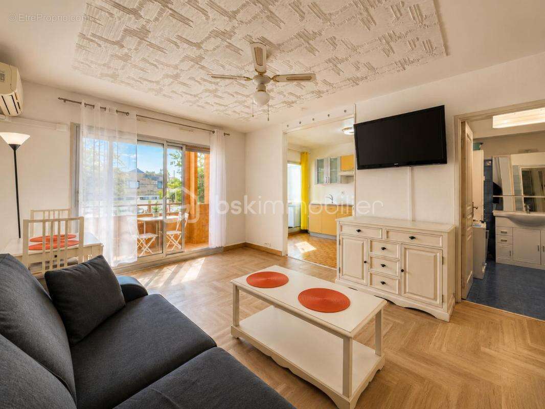 Studio à vendre à mandelieu-la-napoule – terrasse – piscine – climatisation – cave - photo 3