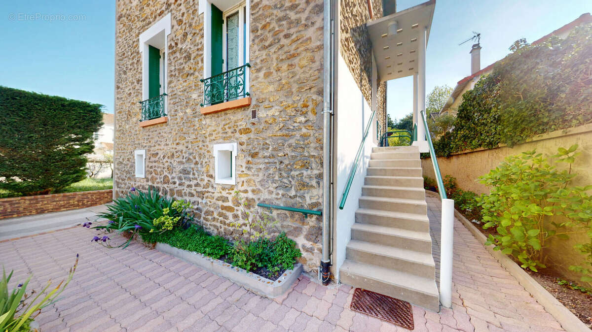 Maison à LE PERREUX-SUR-MARNE