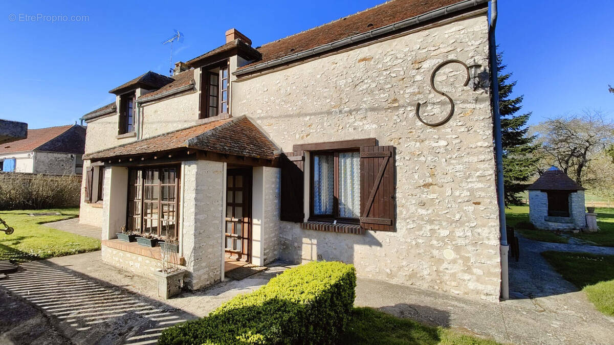 Maison à JOUY-LE-CHATEL