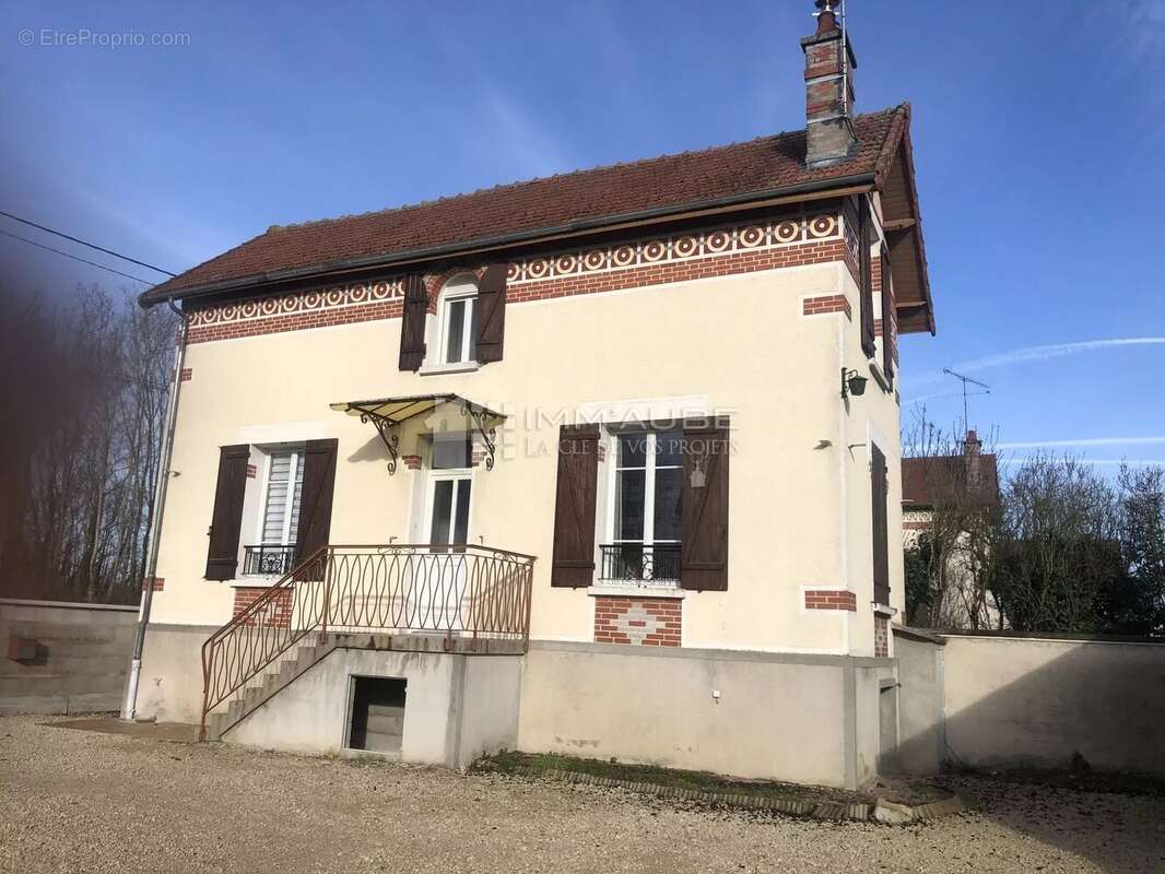 Maison à MARIGNY-LE-CHATEL