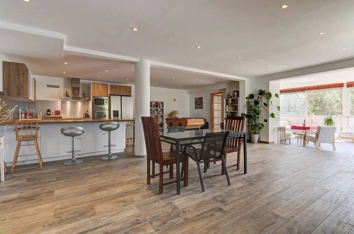 Appartement à TOURRETTE-LEVENS