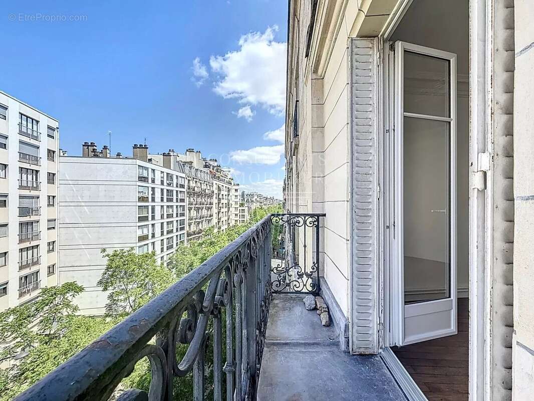 Appartement à PARIS-15E