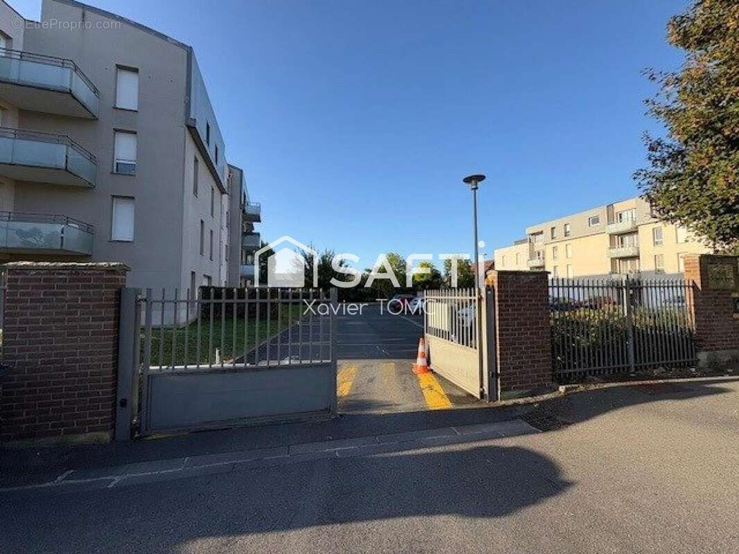 Photo 3 - Parking à LA BASSEE