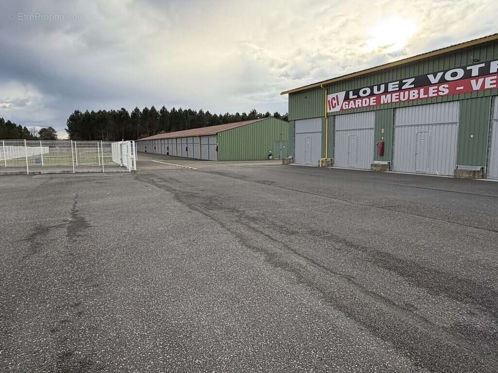 Commerce à SAINT-JULIEN-EN-BORN