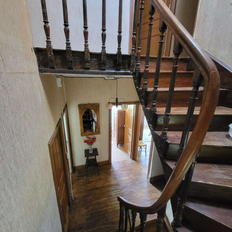 Maison à RIOM-ES-MONTAGNES