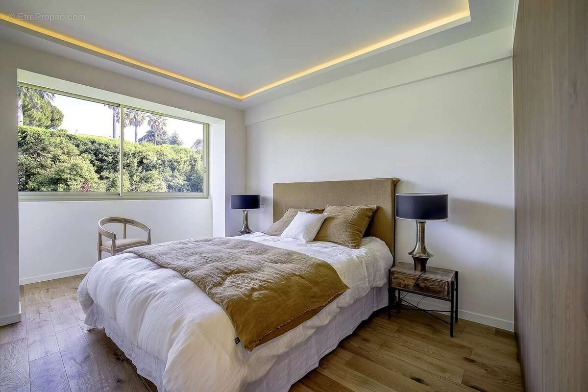 Luxueux Appartement à Cannes Basse Californie, Résidence avec jardin et piscine, vue mer - photo 7