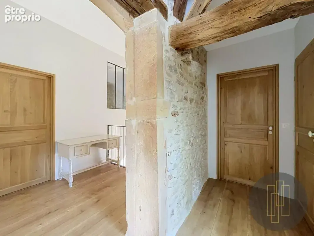EXCLUSIVITE- COGNY : Maison en pierres dorées  avec vue - - photo 9