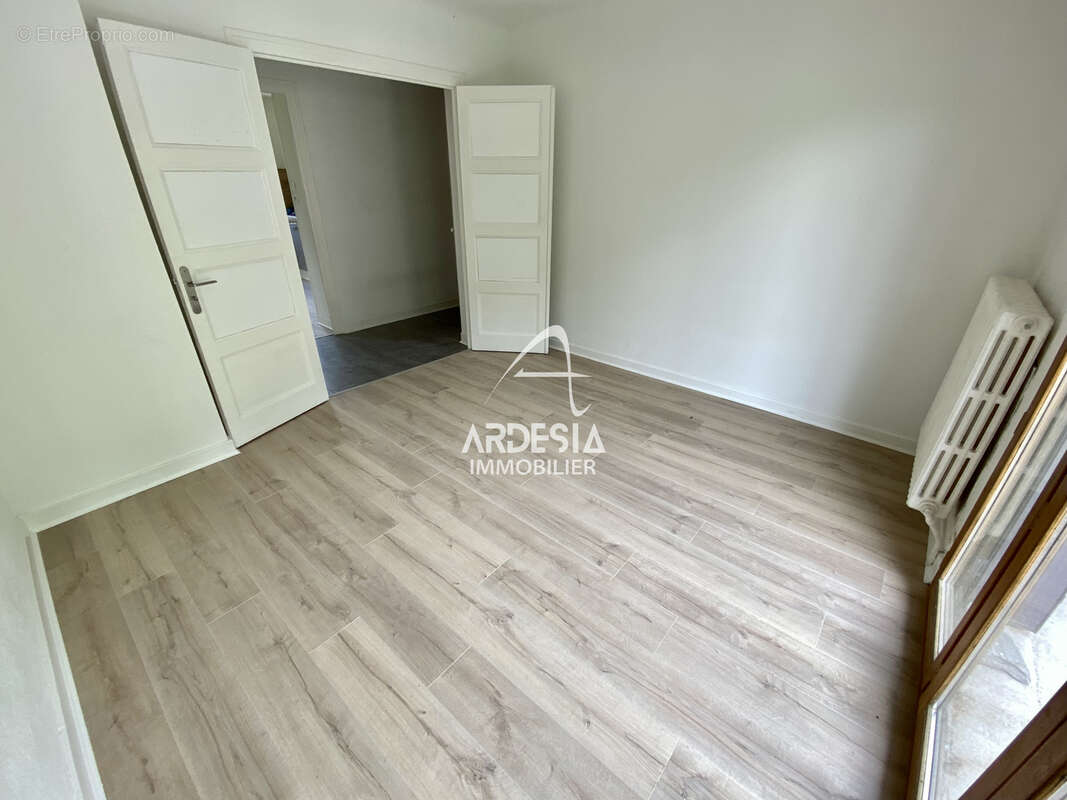 Appartement à SAINT-JULIEN-MONT-DENIS