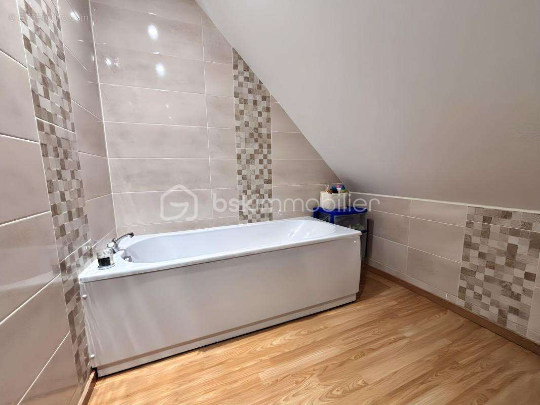 Maison à DOUCHY-LES-MINES